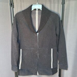 Lululemon heavy jacket size 6 gray with magnetic snaps
